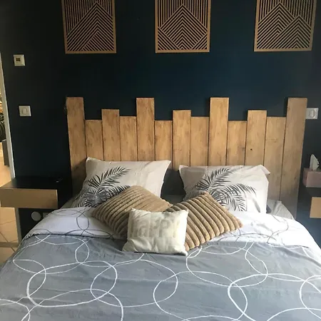 A 10 Minutes Du Parc Asterix